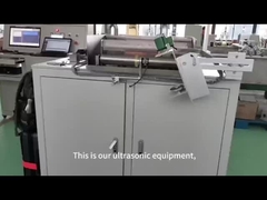 Video di apparecchiature ad ultrasuoni che utilizzano acqua come accoppiatore per rilevare grandi blocchi di rame