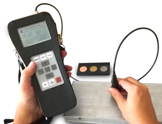 Prezzo buono 2 frequenze di funzionamento commutabili, misuratore di conduttività metallica, compensazione di sollevamento fino a 500 μm in linea